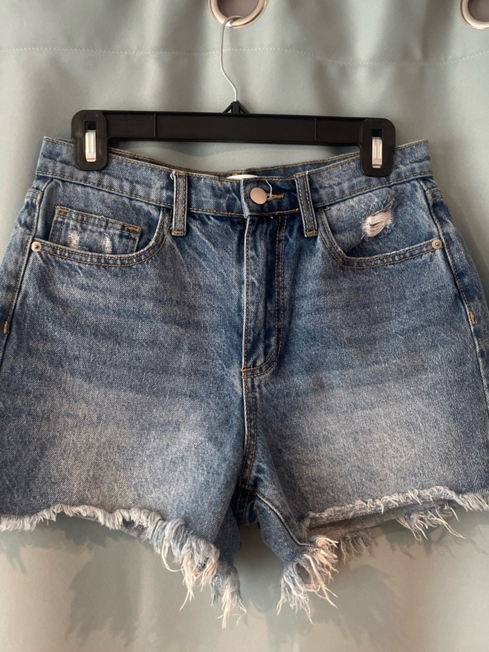 Altar'd State Women’s Distressed Frayed Hem Denim Shorts - Blue Wash